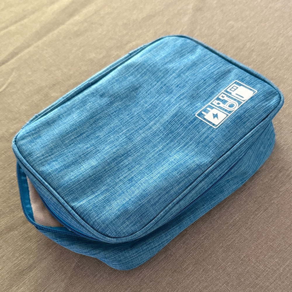Computer accessory holder for travel - Picture 1 of 2